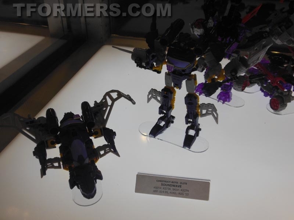 Transformers=botcon 2013 Generatations Prime Paltinum  (296 of 424)